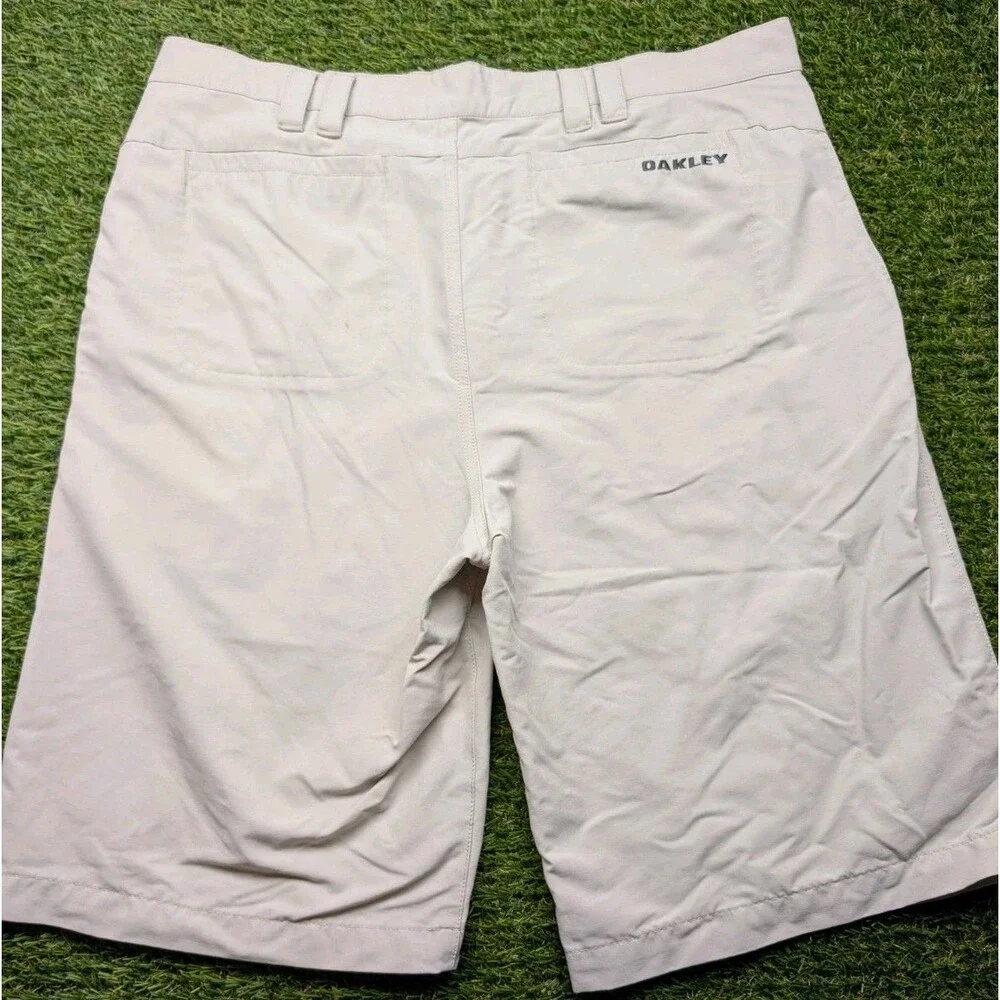 Oakley Mens Golf Shorts Size 36 Bermuda Chino light Gray Flat Front